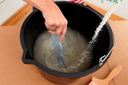 Processo di preparazione della colla per carta da parati