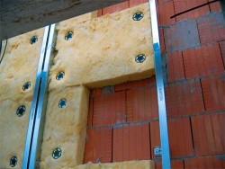 veggisolering av huset med mineralull