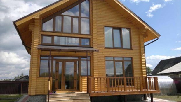 6 tips for valg og installasjon av vinduer i et trehus