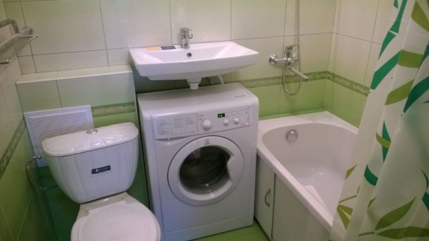 En vaskemaskin på et lite bad: 6 ideer til overnatting + bilder