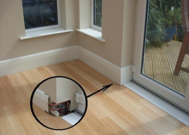 7 tips for å velge en varm baseboard: elektrisk eller vann