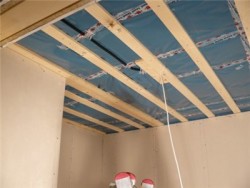 fissare il laminato al soffitto