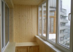 Den endelige dekorasjonen av balkongen