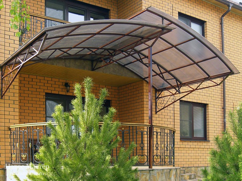 6 tips for å ordne en kalesje (visir) over verandaen til et privat hus + foto