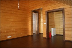 verniciatura di pareti in legno